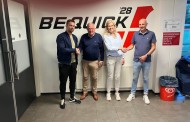 Trainers VR1 en VR2 tekenen contract